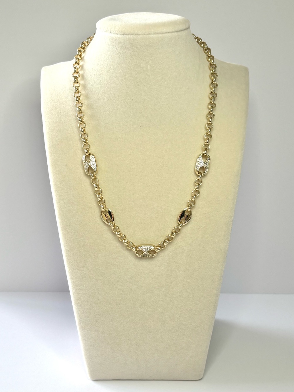 Gold rolo chain necklace with mariner link accents